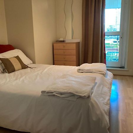 St George Wharf Apartment Londra Dış mekan fotoğraf