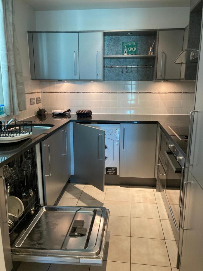 St George Wharf Apartment Londra Dış mekan fotoğraf