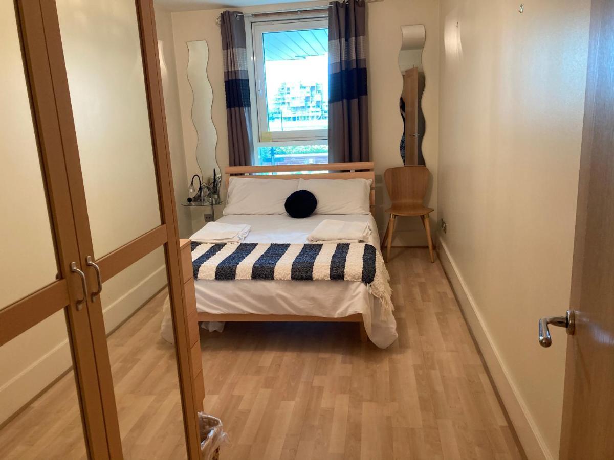 St George Wharf Apartment Londra Dış mekan fotoğraf